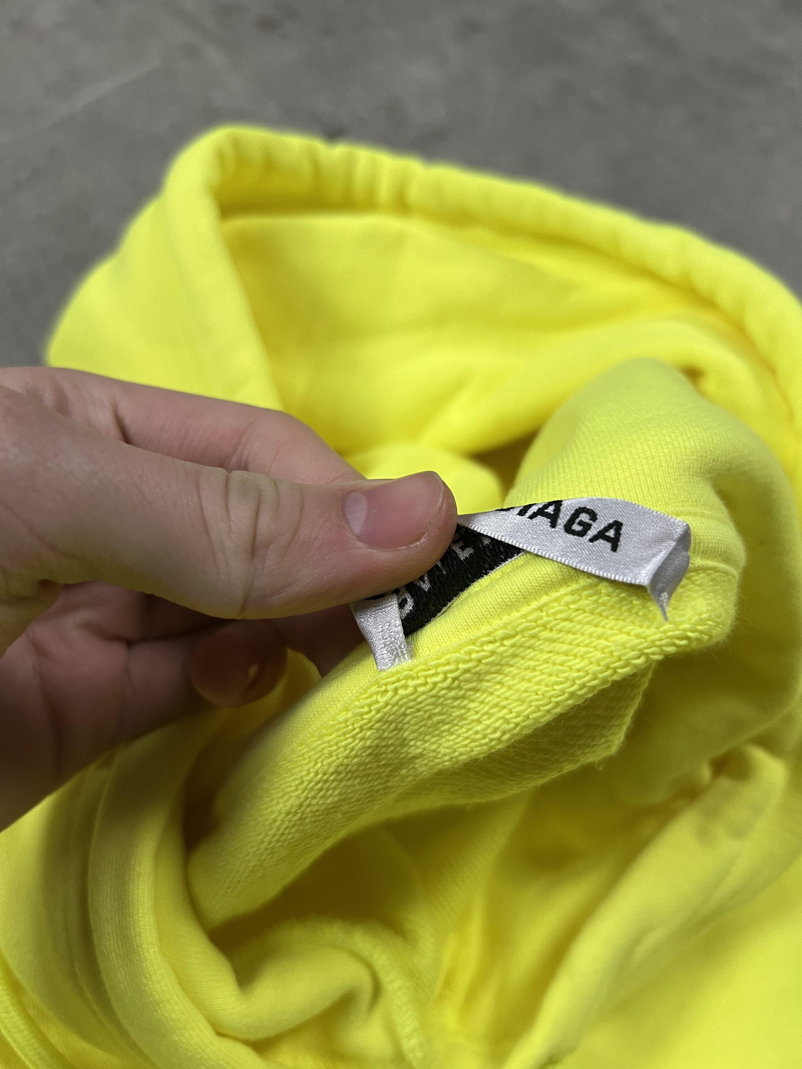 Balenciaga balenciaga crew big logo hoodie size S fakt L legit luxury Size US S / EU 44-46 / 1 - 5 Thumbnail