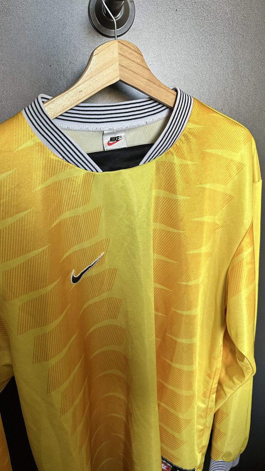 Nike × Vintage Vintage 90s Nice Rare long sleeve gym Grail football Size US XL / EU 56 / 4 - 1 Thumbnail