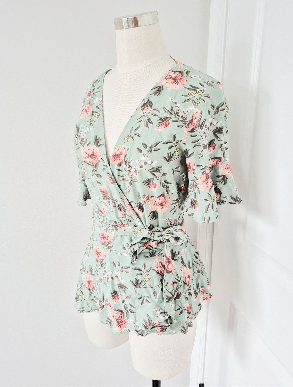 Loft Brushed Sage Floral Peplum Short Slv Wrap Top Spring Summer Size XS / US 0-2 / IT 36-38 - 6 Thumbnail
