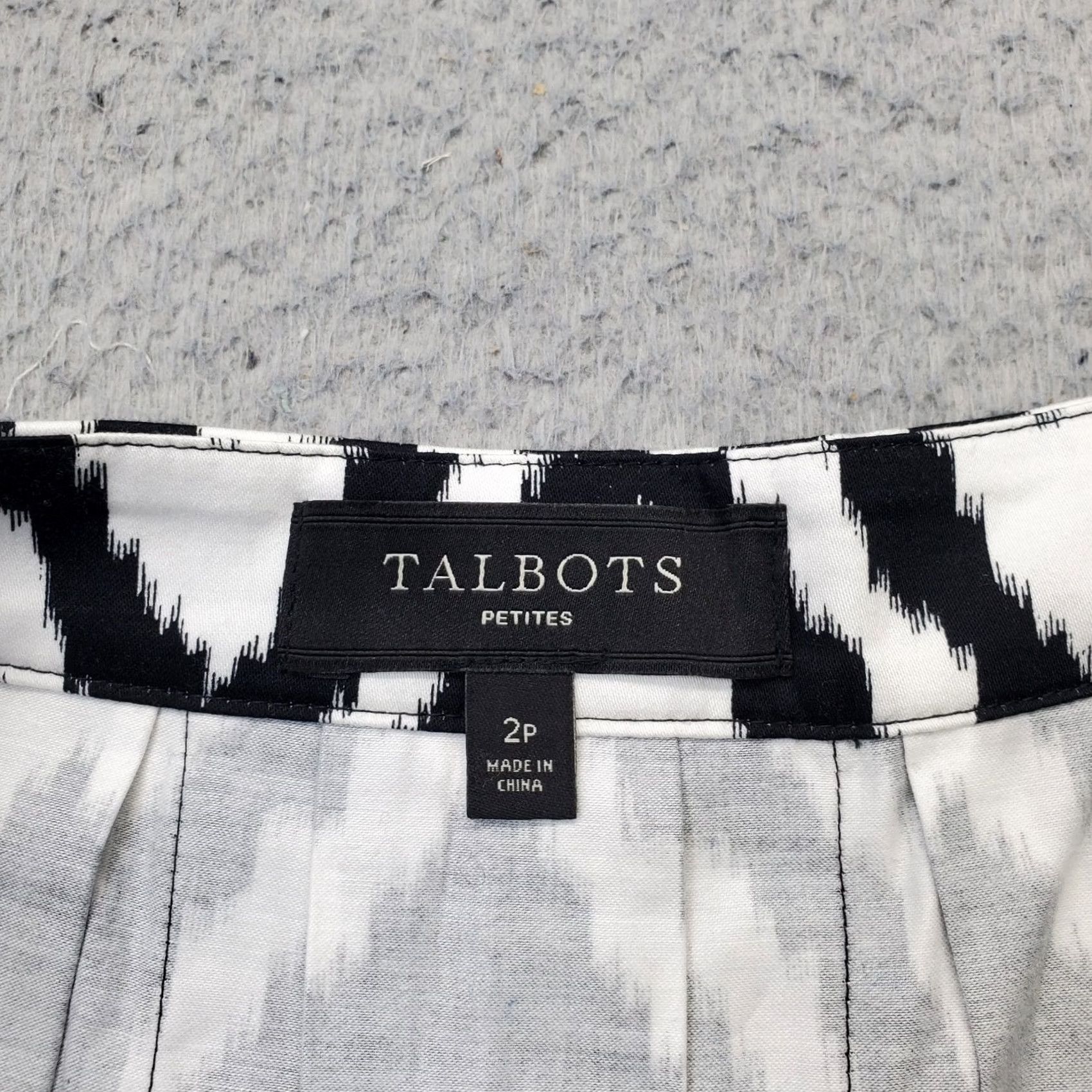 Talbots Talbots Women 2P Multicolor Geometric Cotton Pleated Stretch Side Zip Skirt, Casual, A-Line, Short, White? Size 26" / US 2 / IT 38 - 5 Thumbnail