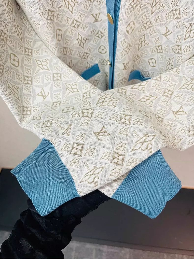 Louis Vuitton Louis Vuitton Blue color-block presbyopic V sweater Size L / US 10 / IT 46 - 4 Thumbnail