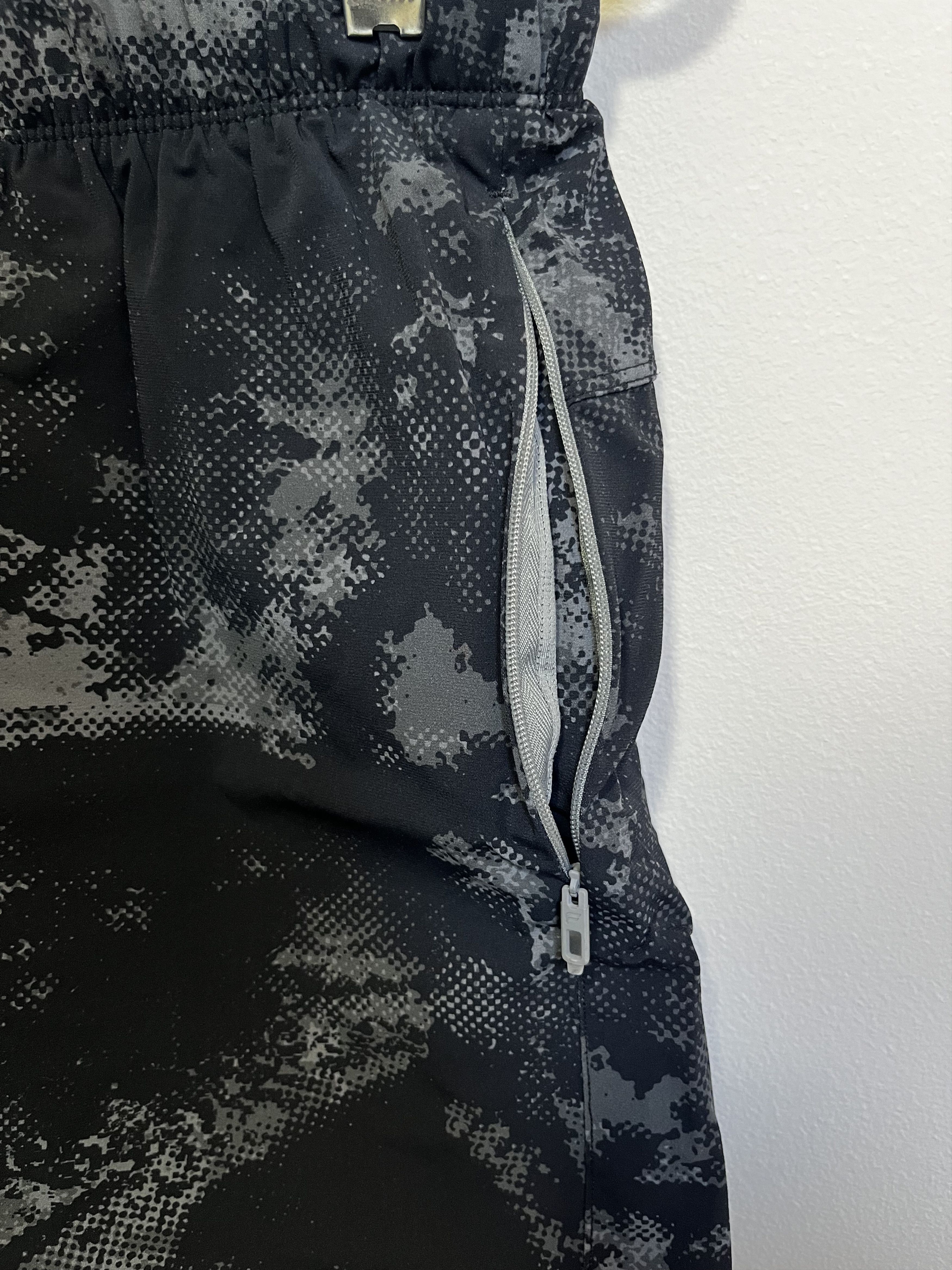 Fabletics Fabletics The One SHort 5" Lined Black Camo (Size M) Size US 31 - 3 Thumbnail
