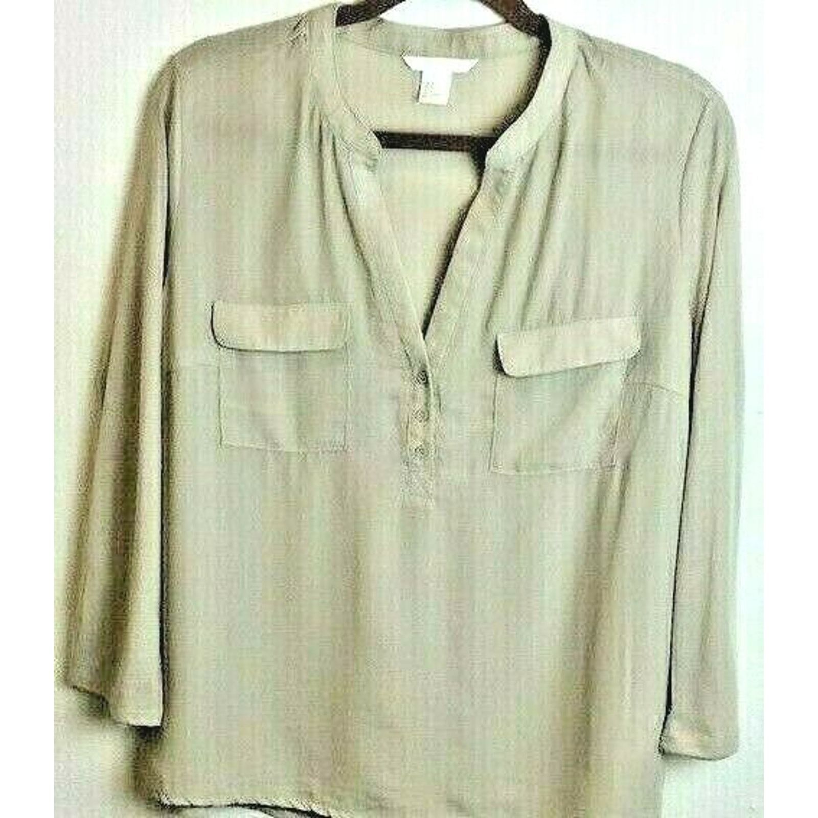 H&M H & M Blouse Double Front Pockets V Neckline 100% PolySize M Size M / US 6-8 / IT 42-44 - 1 Thumbnail