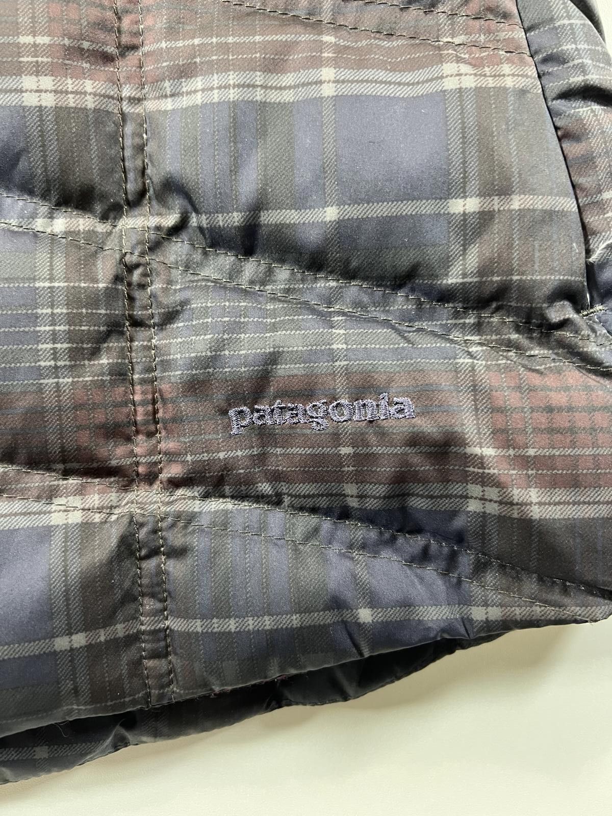 Patagonia Vintage Patagonia Women's Puffer Vest Plaid Pattern M Size M / US 6-8 / IT 42-44 - 4 Thumbnail