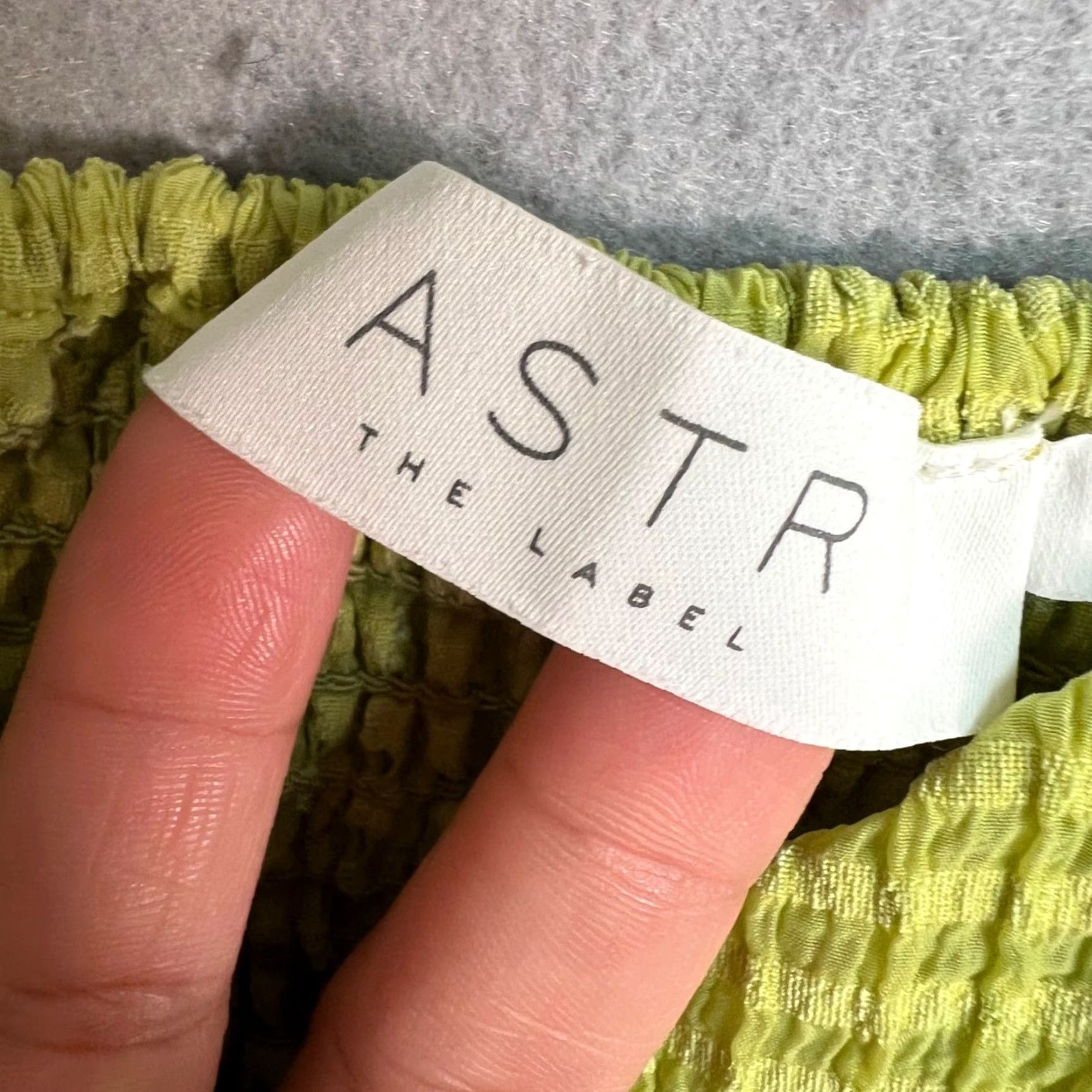 ASTR The Label VINTAGE ASTR The Label Womens S Green Puff Sleeve Smocked Crop Top Shirt Size S / US 4 / IT 40 - 3 Thumbnail