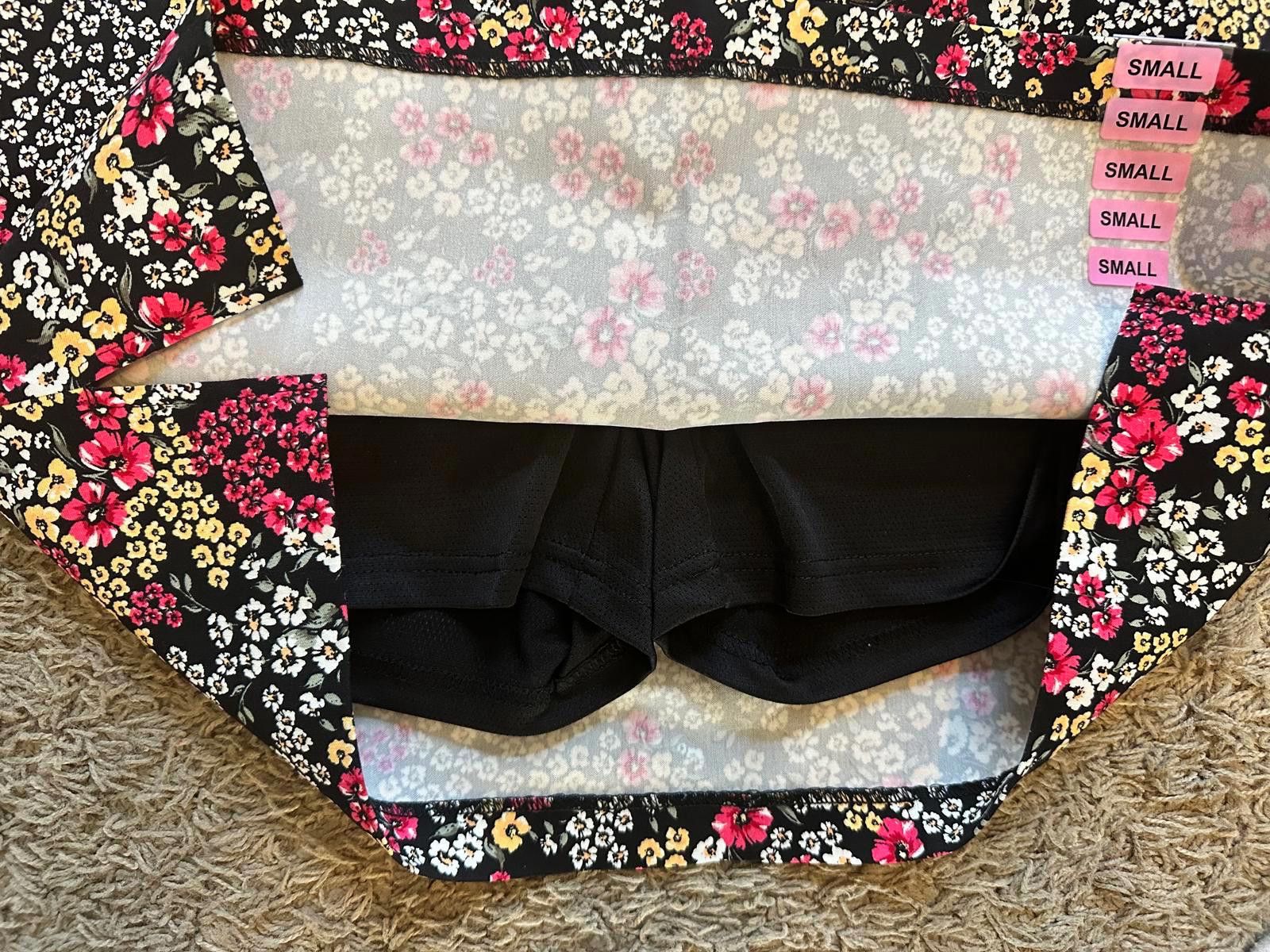 Other Women's Black Floral Skirt with Inner Shorts - Size S Size 28" / US 6 / IT 42 - 4 Thumbnail