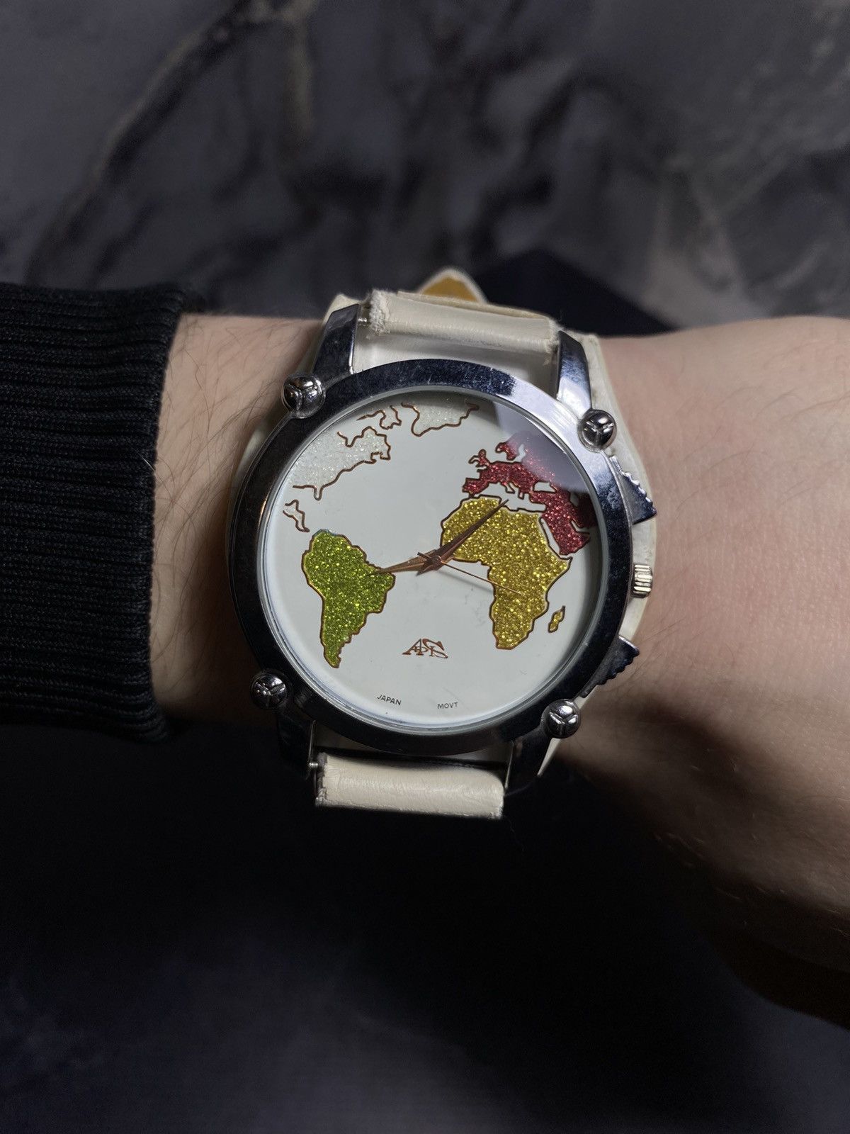 Vintage World Map Quartz Watch Unique Design Vintage Aesthetic 🌍 Size ONE SIZE - 3 Thumbnail
