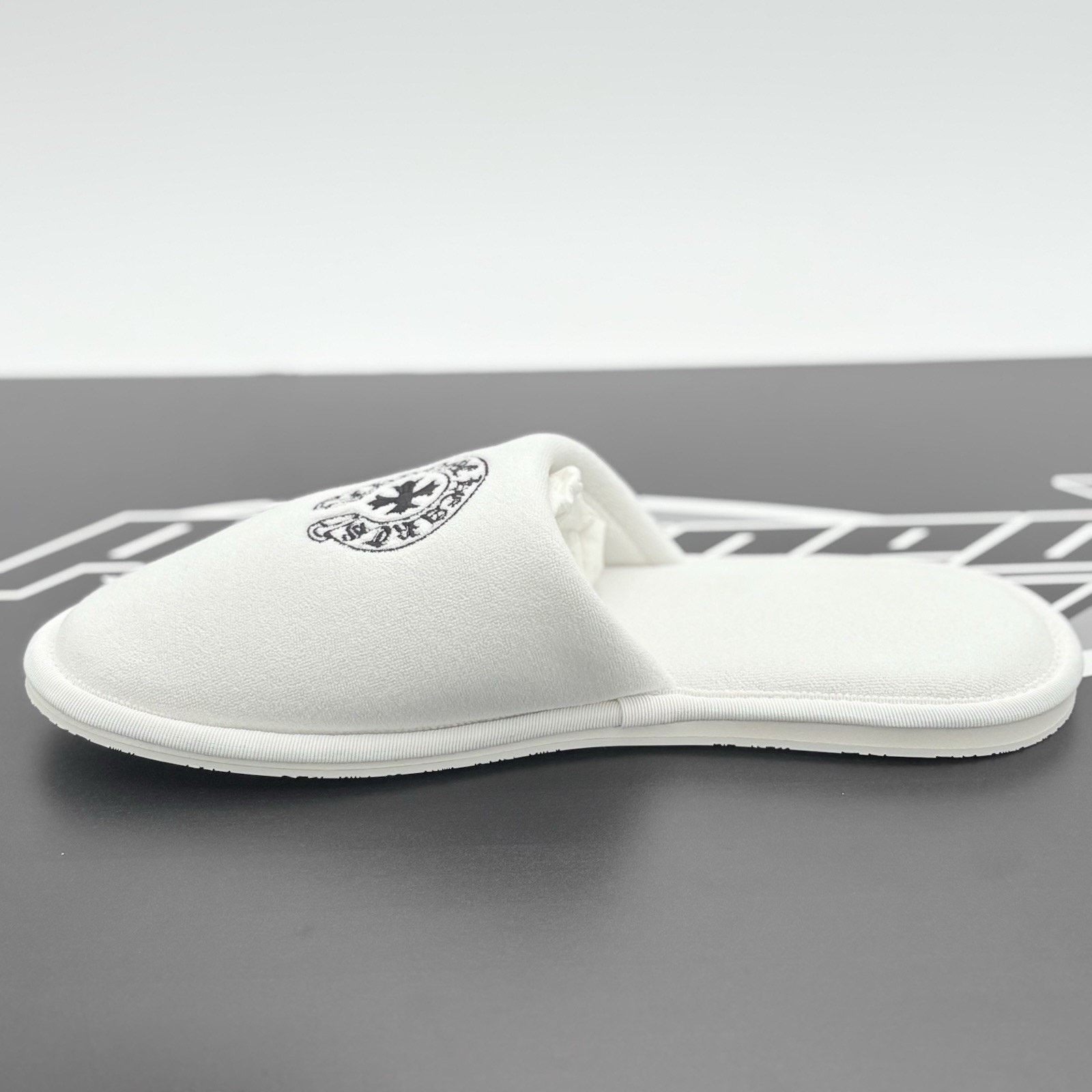 Chrome Hearts Chrome Hearts Horseshoe Hotel Slippers ' White ' | New! Size US 9 / EU 42 - 4 Thumbnail
