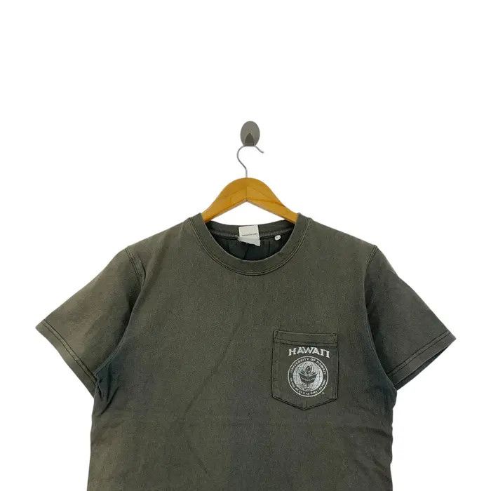 Vintage Vintage UNIVERSITY OF HAWAII Natural Faded Thrashed TeeShirt Size US S / EU 44-46 / 1 - 2 Thumbnail