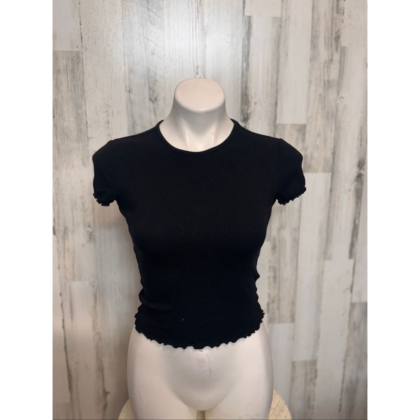 Other Popular 21 Black Ribbed Lettuce Hem Crop Top Size M Size M / US 6-8 / IT 42-44 - 2 Thumbnail