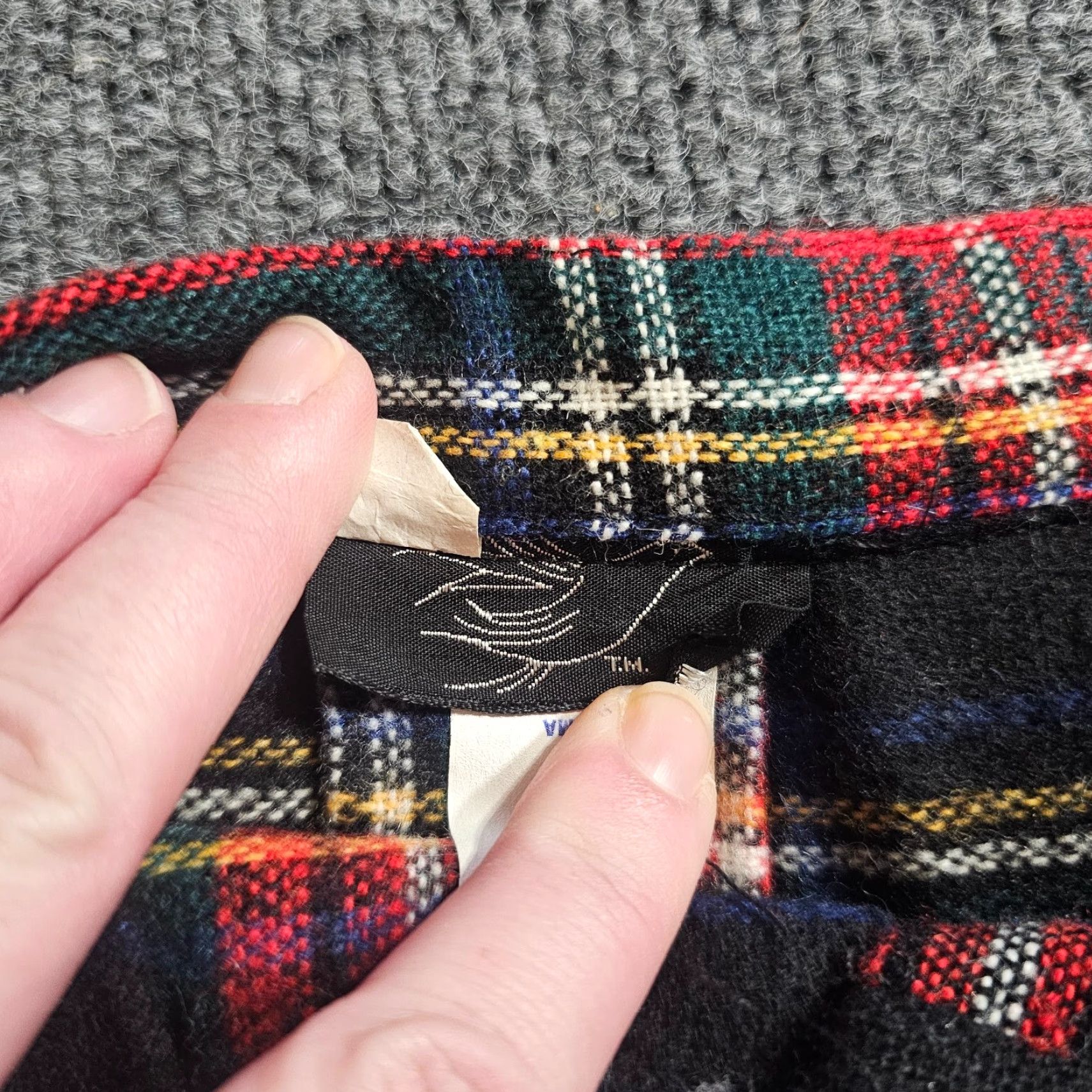 Vintage Vintage Skirt Womens Small Red Plaid Tartan Wool Wrap Midi Pleated Accents Size 28" / US 6 / IT 42 - 4 Thumbnail
