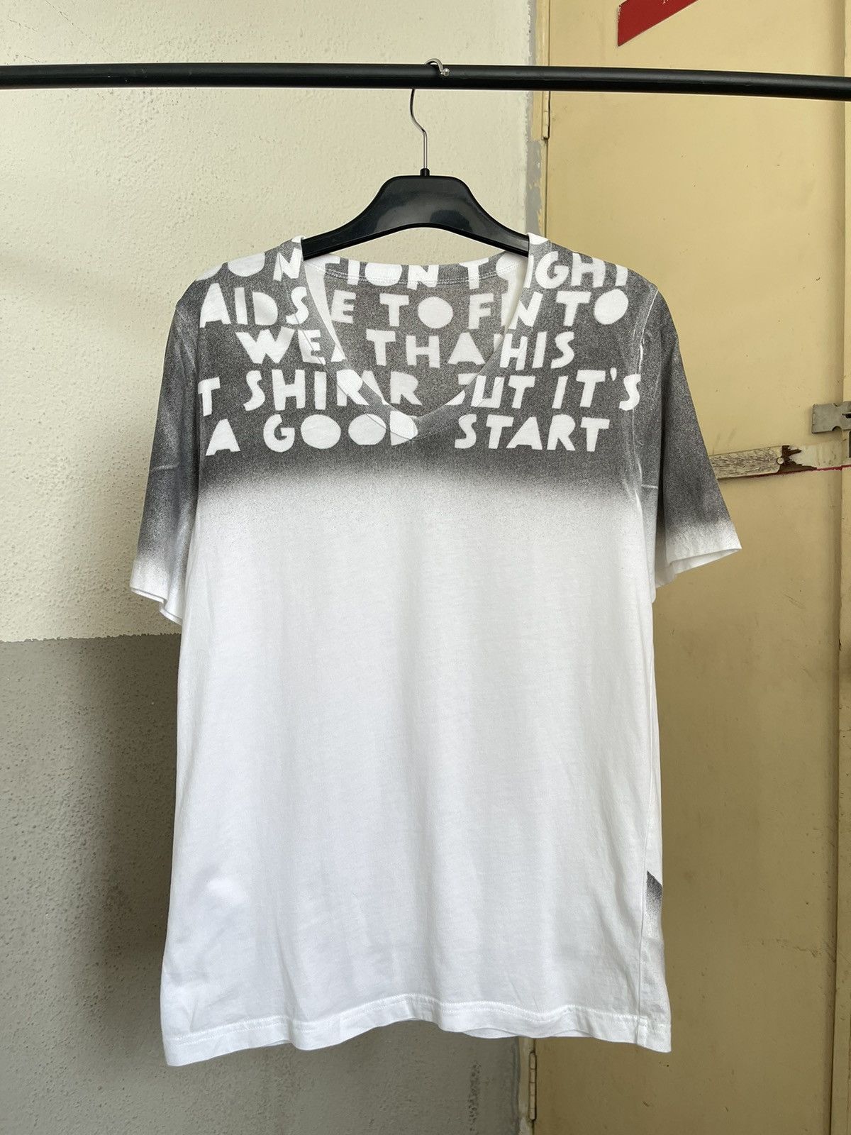 Maison Margiela Maison Margiela Gradient Aids V Neck Tee Size US S / EU 44-46 / 1 - 3 Thumbnail