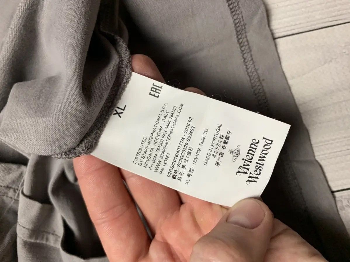 Vivienne Westwood Vivienne Westwood tee logo size L/XI Size US L / EU 52-54 / 3 - 7 Thumbnail