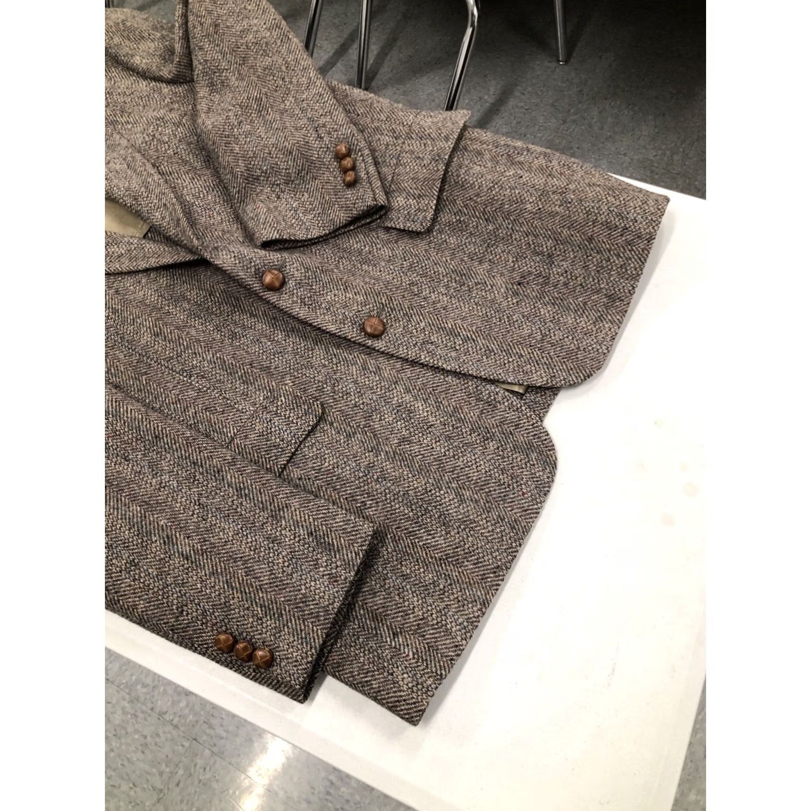 Vintage VINTAGE PalmBeach Sport Coat Jacket Brown & Gray Herringbone Wool Tweed 44 Chest 30 L Long Notch Lapel Two-Button Single-Breasted Mens Regular Classic Size US S / EU 44-46 / 1 - 3 Thumbnail