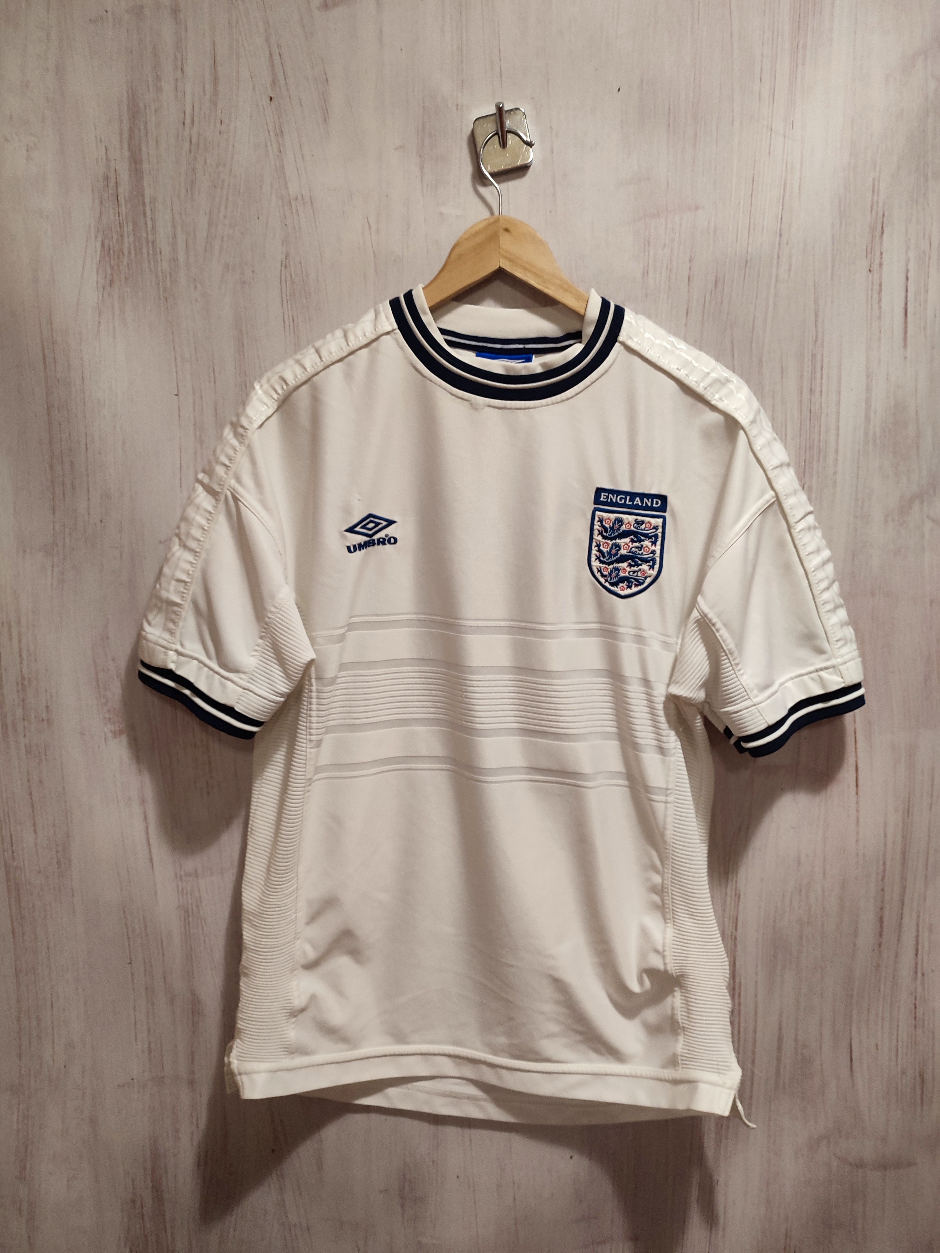 2000s umbro England jersey setup