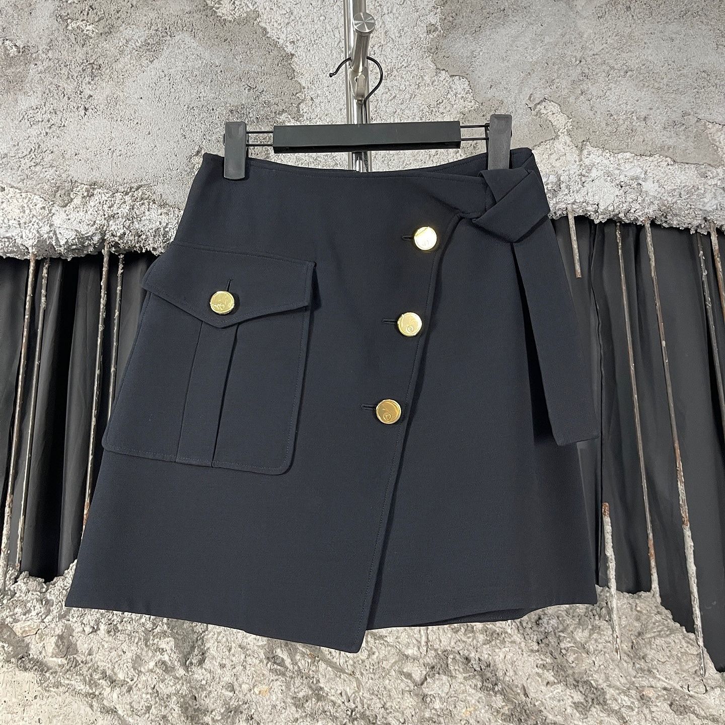 Louis Vuitton Louis Vuitton Gold Button Skirt Size 34 Size 24" / US 00 / IT 34 - 1 Thumbnail