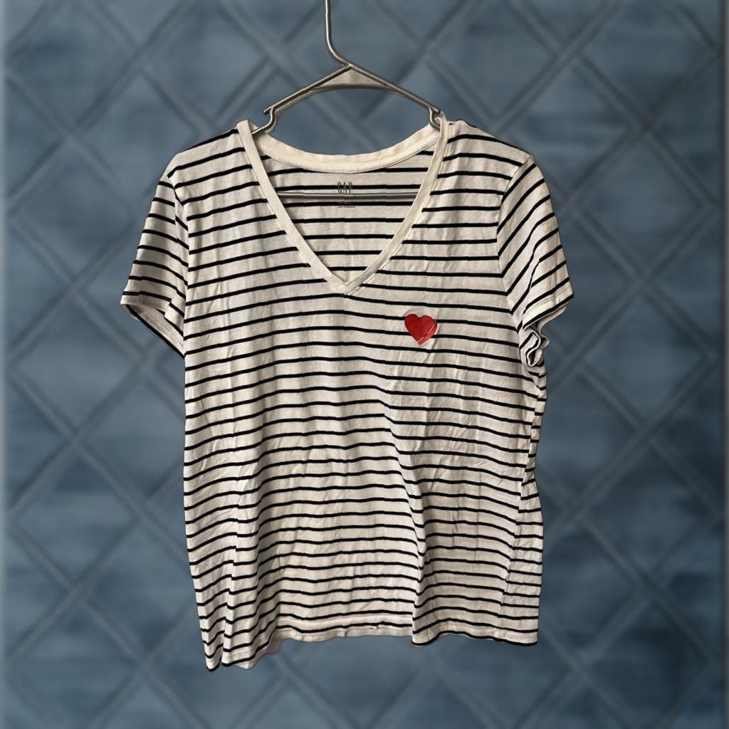 Gap VINTAGE Gap Women's T-Shirt White/Black Striped V-Neck Short Sleeve XL Top Size XL / US 12-14 / IT 48-50 - 1 Thumbnail