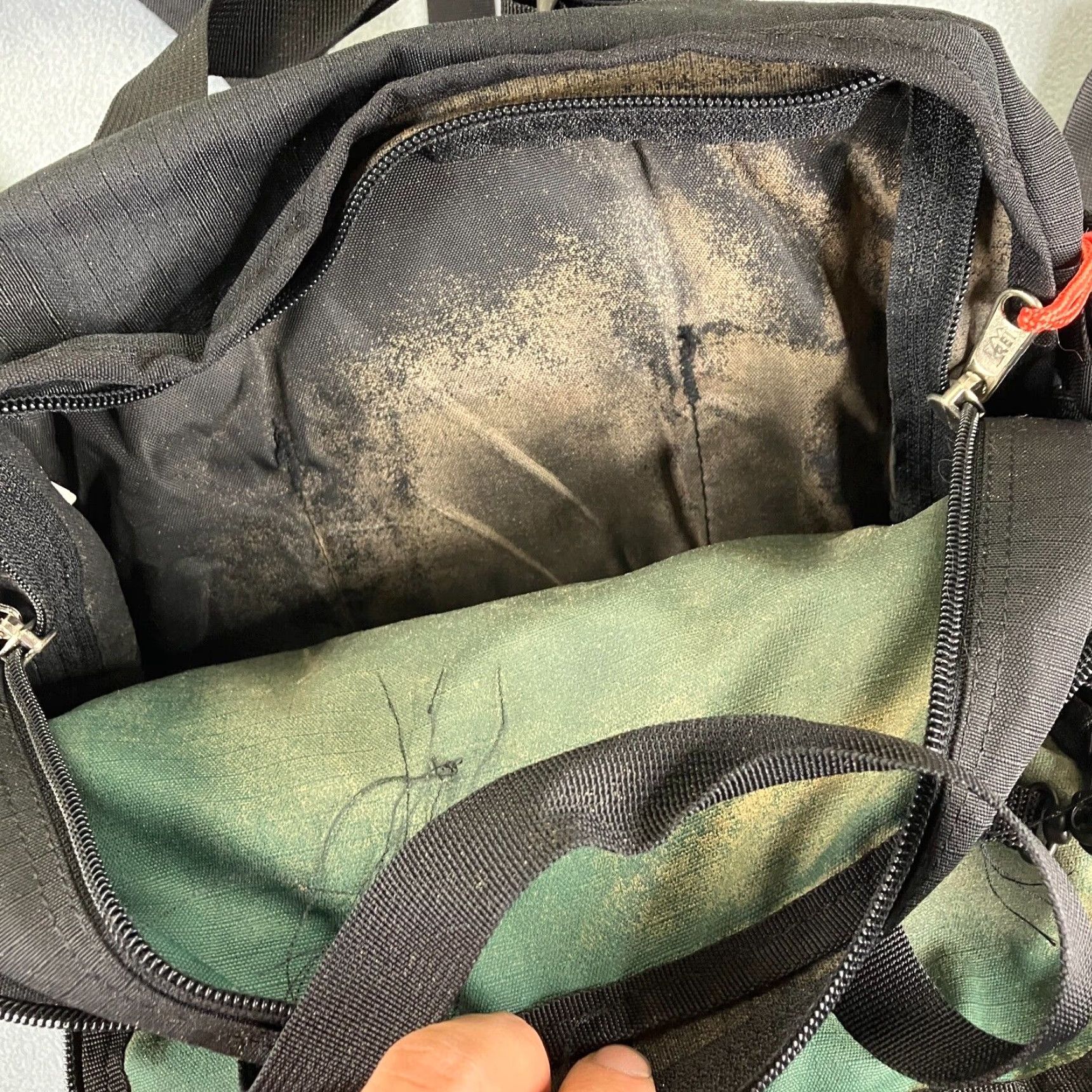Vintage VINTAGE REI Fanny Pack Belt Bag Outdoor Nylon Black Medium Unisex Travel Hiking Crossbody Size ONE SIZE - 4 Thumbnail