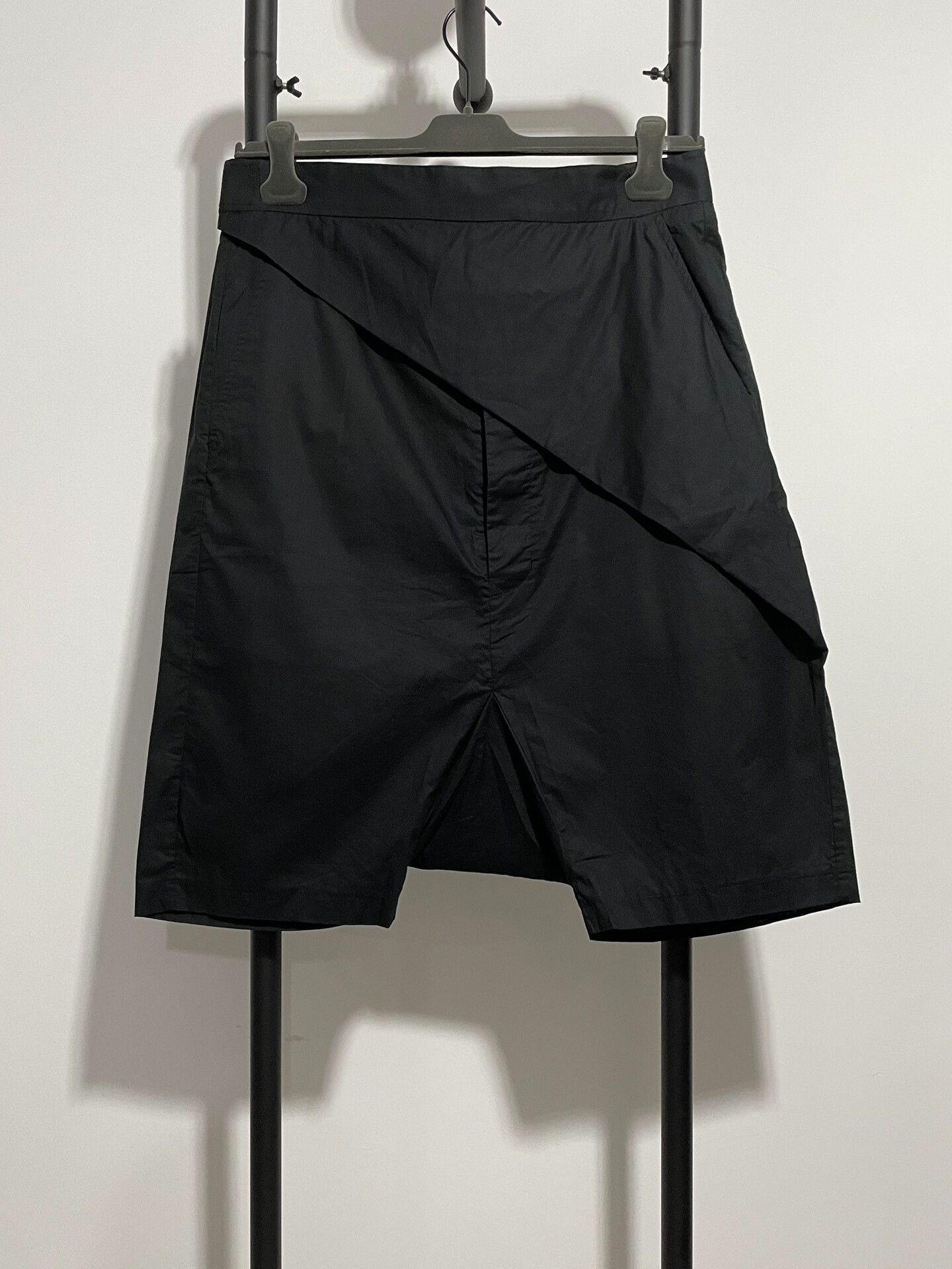 Rick Owens Rick Owens RO Asymmetrical Shorts Size US 32 / EU 48 - 1 Thumbnail