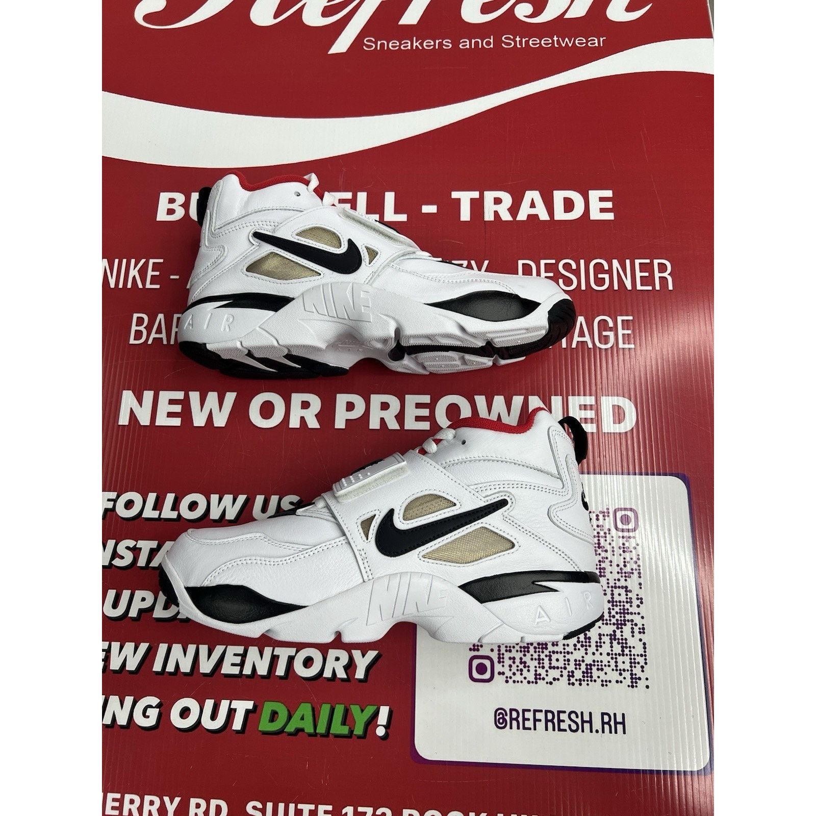 Nike Nike Air Diamond Turf Protro ‘92 Atlanta Falcons Size 10 Size US 10 / EU 43 - 2 Thumbnail