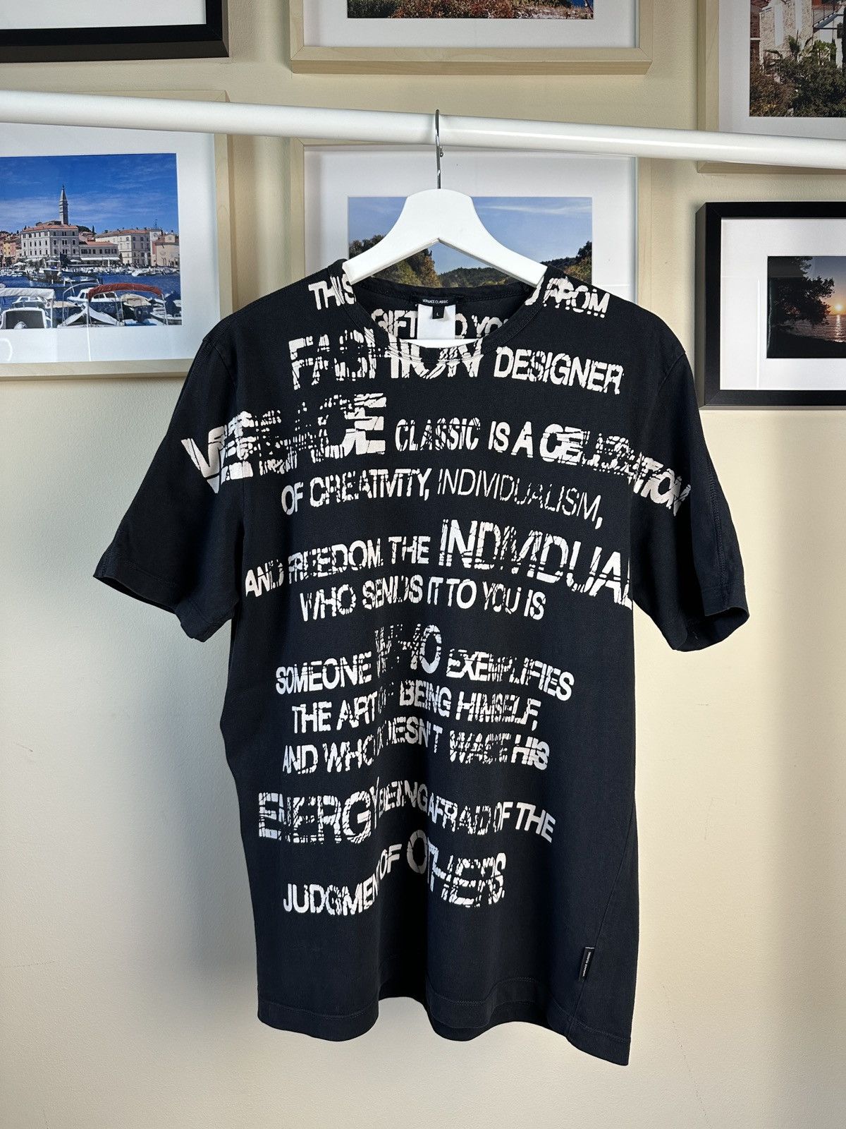Versace Versace Classic All Over Text Print T-Shirt Black Size US L / EU 52-54 / 3 - 1 Thumbnail