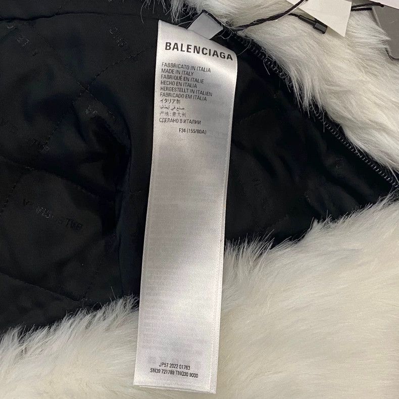 Balenciaga Balenciaga size 34 Bitcoin Teddy Coat Fur Size S / US 4 / IT 40 - 4 Thumbnail