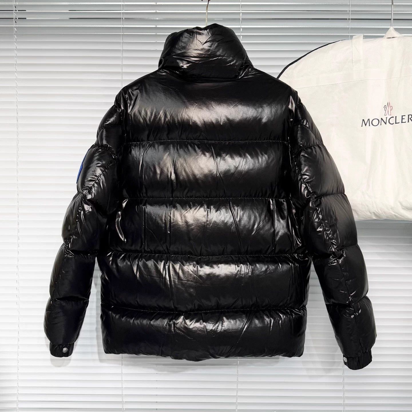 Moncler Moncler Black Big Logo Strap Stand Collar Down Jacket Size 2 Size US M / EU 48-50 / 2 - 2 Thumbnail