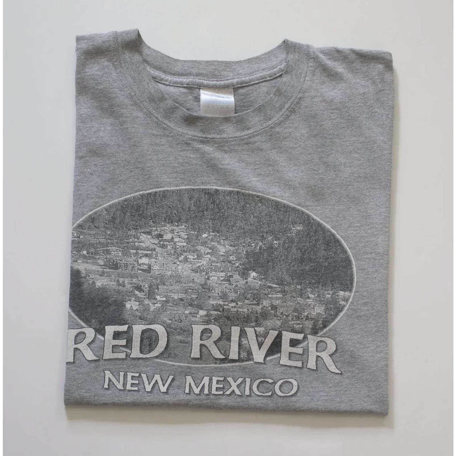 Gildan GILDAN T-SHIRT Men XL Gray Cotton 90s New Mexico VTG Y2K Red River Outdoor Crew Neck Short Sleeve All Seasons Logo Graphic Print Shirt Size US XL / EU 56 / 4 - 5 Thumbnail