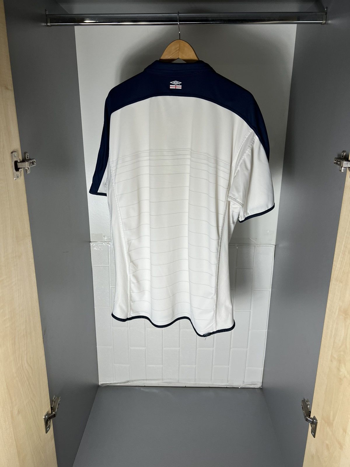 Umbro VINTAGE UMBRO ENGLAND RETRO SOCCER JERSEY MANCHESTER Y2K 90s Size US XXL / EU 58 / 5 - 7 Thumbnail