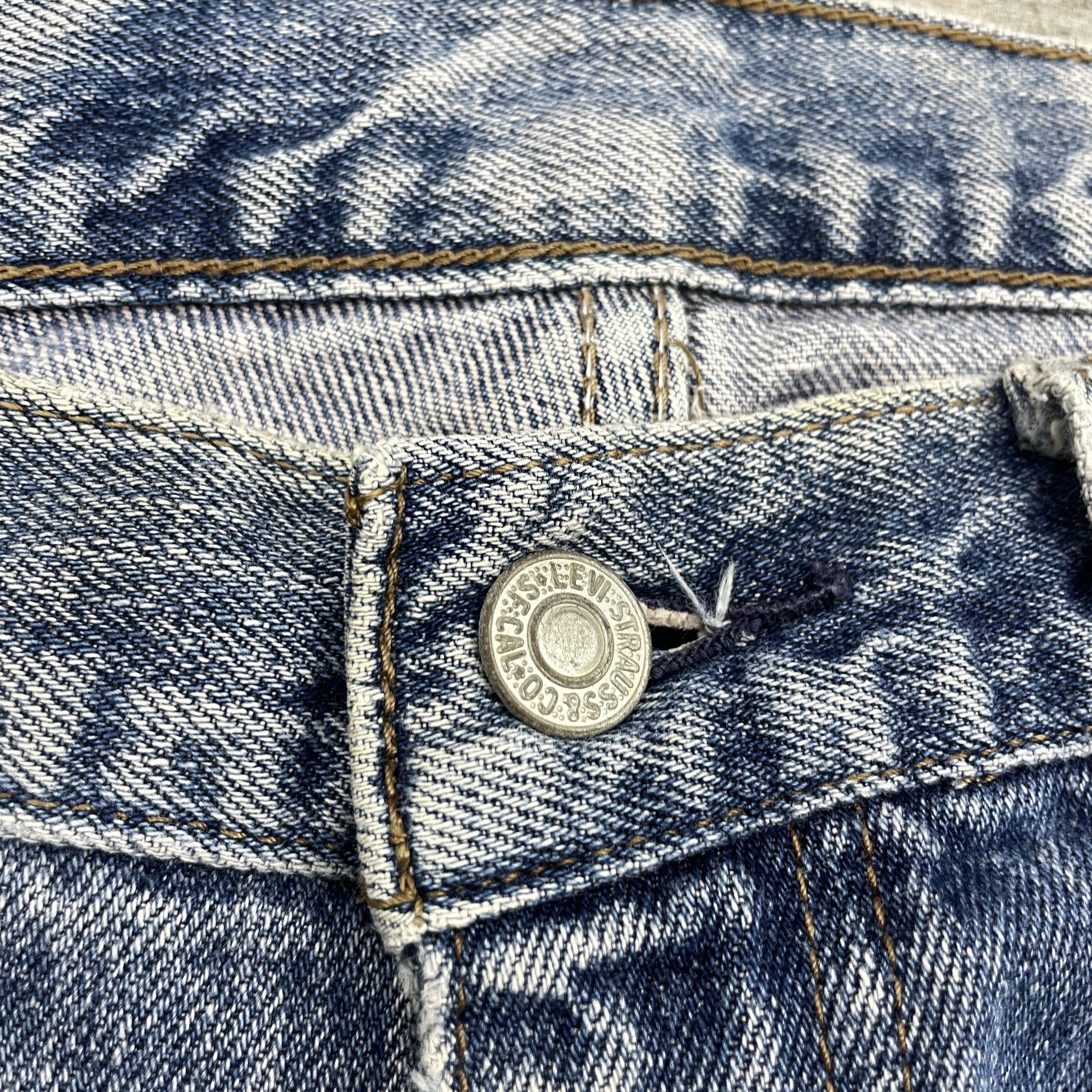 Levi's × Vintage Vintage Levi's 533 Faded Distressed Jeans -WC331 Size US 35 - 8 Thumbnail