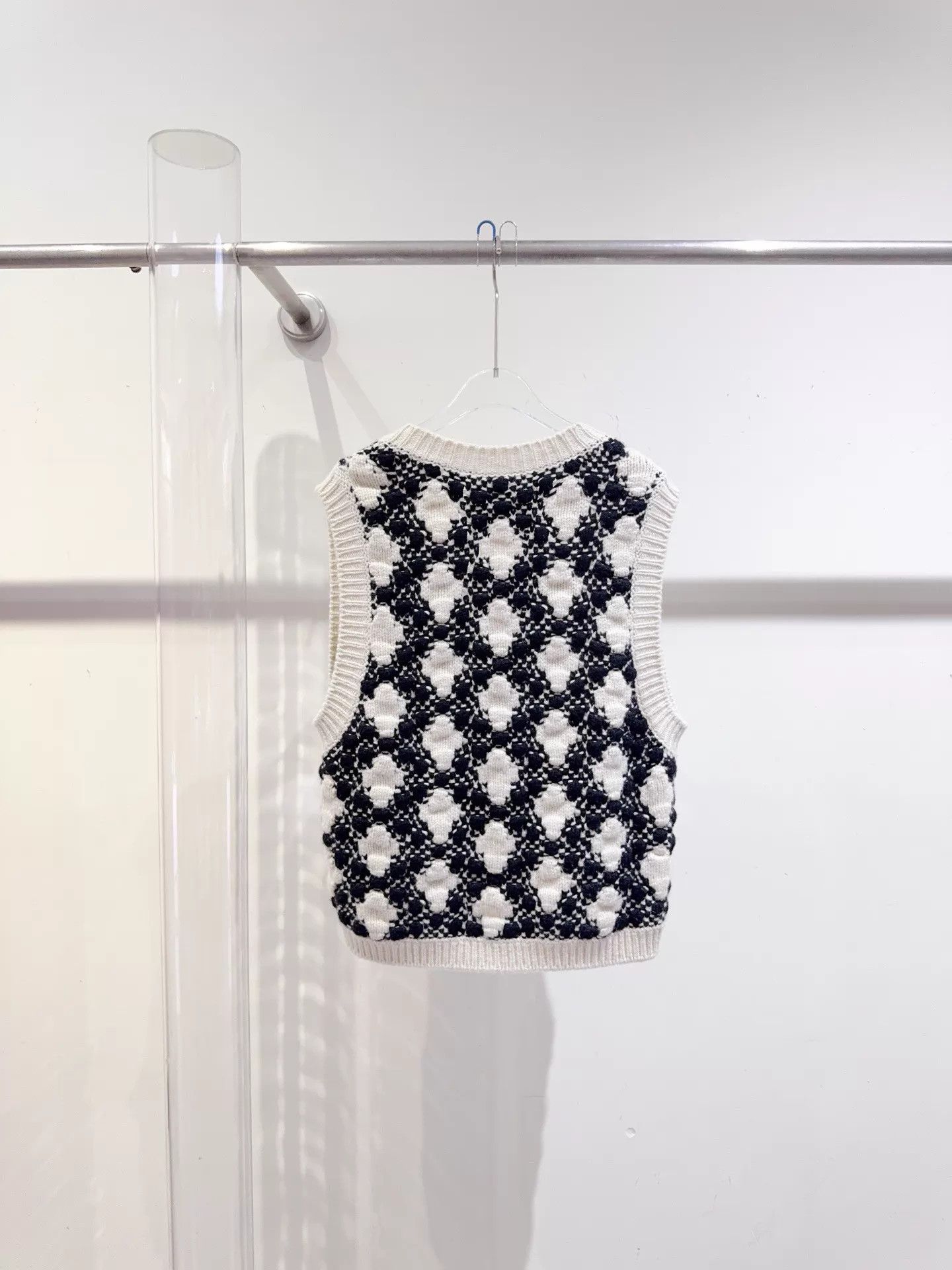 Chanel Chanel Women's 21A Black & White Floral Vest 38 new with tags Size S / US 4 / IT 40 - 3 Thumbnail