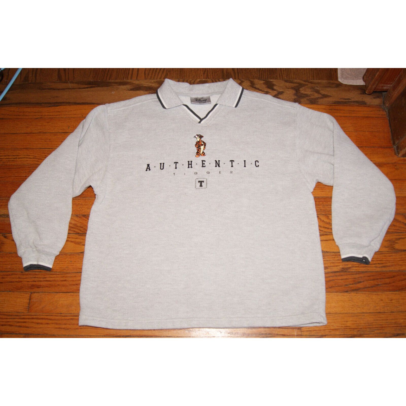 Disney VTG Disney Store Authentic Tigger Sweatshirt Collar VNeck XL Size US XL / EU 56 / 4 - 3 Thumbnail