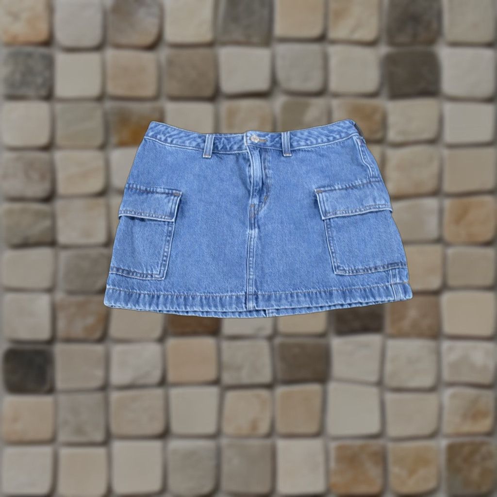 Levi's VINTAGE Levi's Cargo Skirt Womens 28 Light Wash Denim Mini Adjustable Zipper Short 90s Womens Size 28" / US 6 / IT 42 - 1 Thumbnail