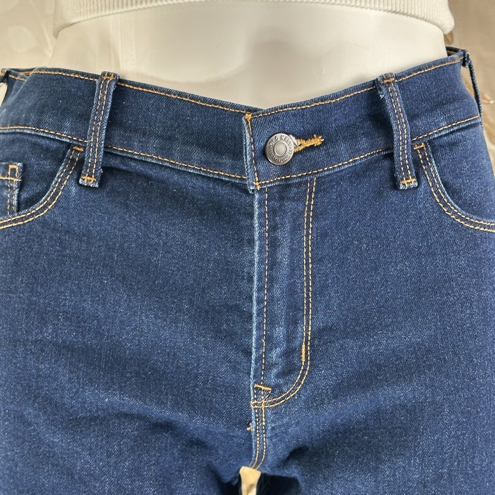 Old Navy Old Navy Slim Midi Denim Shorts Size 8 Dark Rinse Cuffed Size 30" / US 8 / IT 44 - 9 Thumbnail