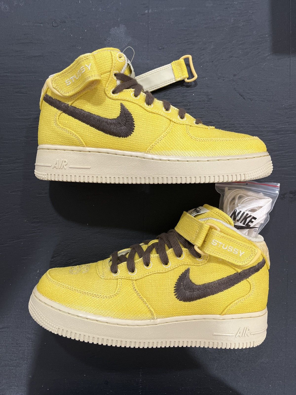 Nike × Stussy Air Force 1 Mid Stussy Fossil Size US 8 / EU 41 - 2 Thumbnail
