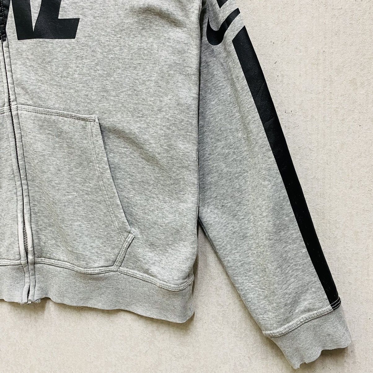 Nike Vintage Nike Hoodie Spellout Y2K Gray Fullzip Size XL Size US XL / EU 56 / 4 - 4 Thumbnail