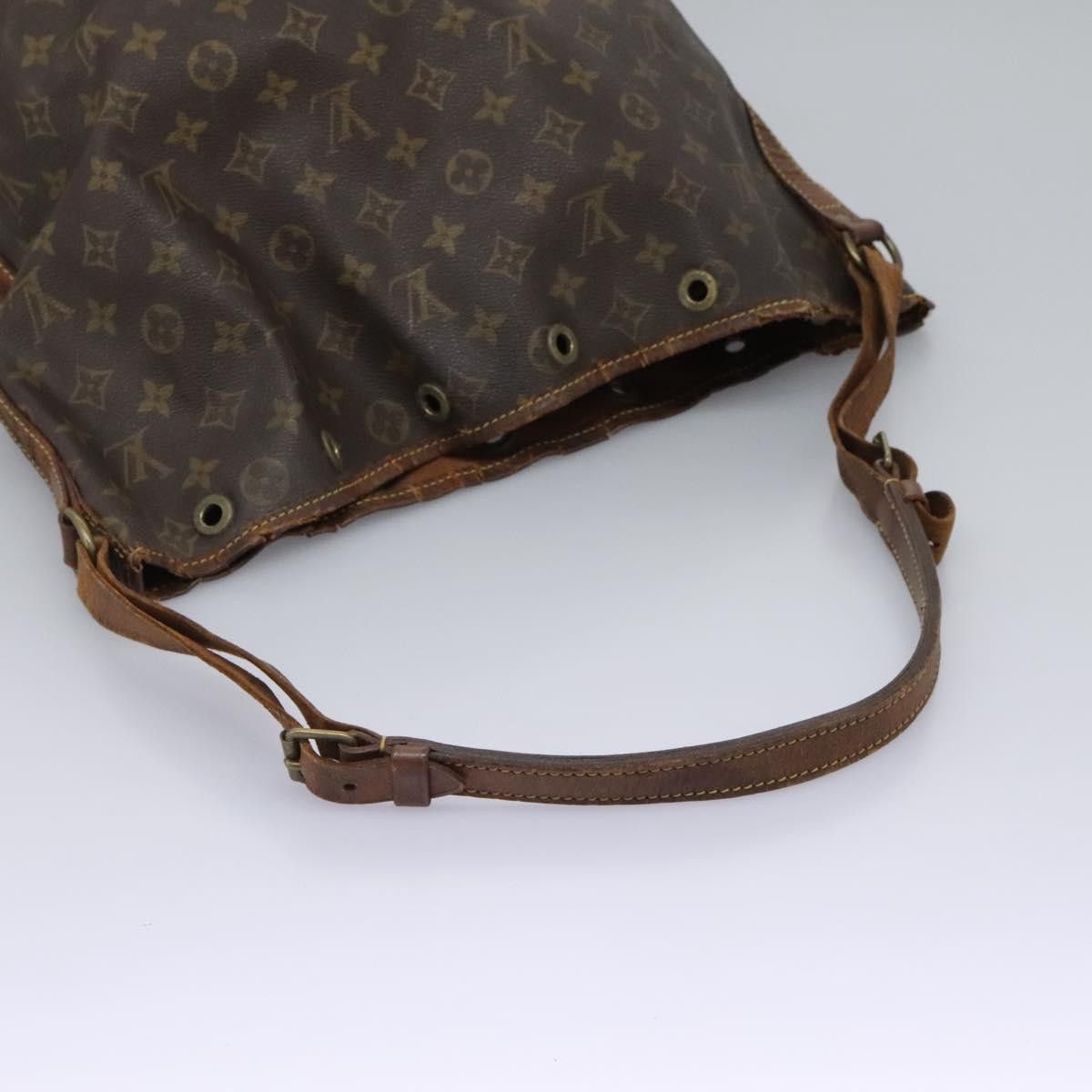 Louis Vuitton LOUIS VUITTON Monogram Noe Shoulder Bag M42224 Size ONE SIZE - 8 Thumbnail