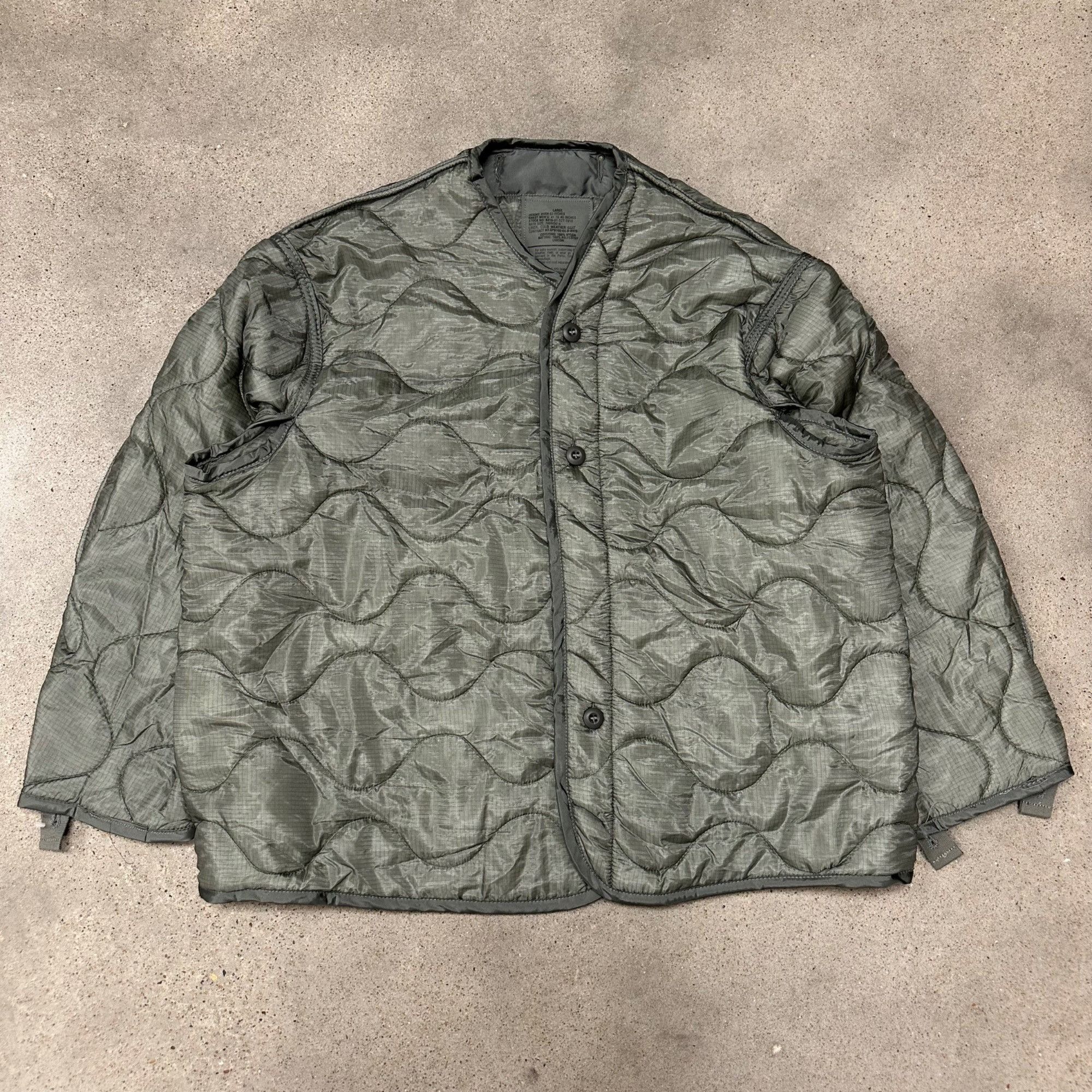 Vintage Vintage New Oldstock Military Liner Quilted Jacket Size US L / EU 52-54 / 3 - 1 Thumbnail