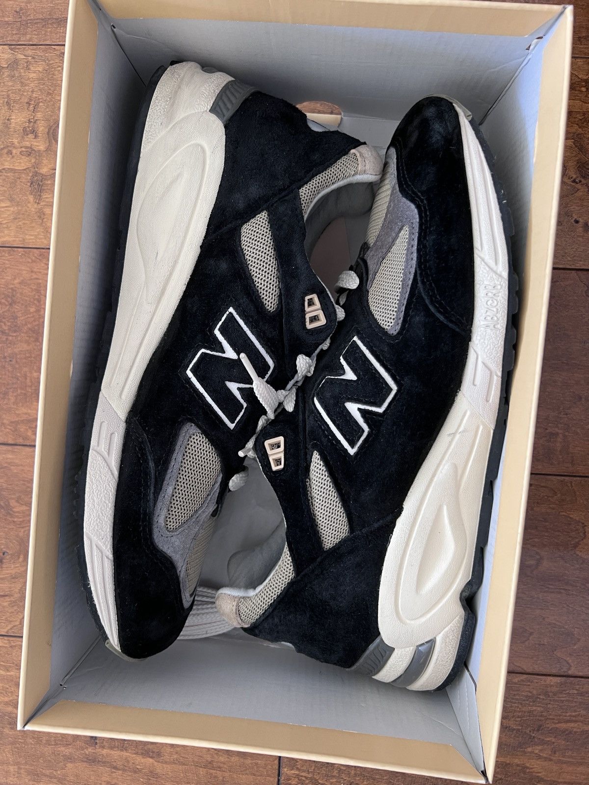 New Balance New Balance 990v2 MiUSA Teddy Santis Black True Camo 10.5 Size US 10.5 / EU 43-44 - 1 Thumbnail