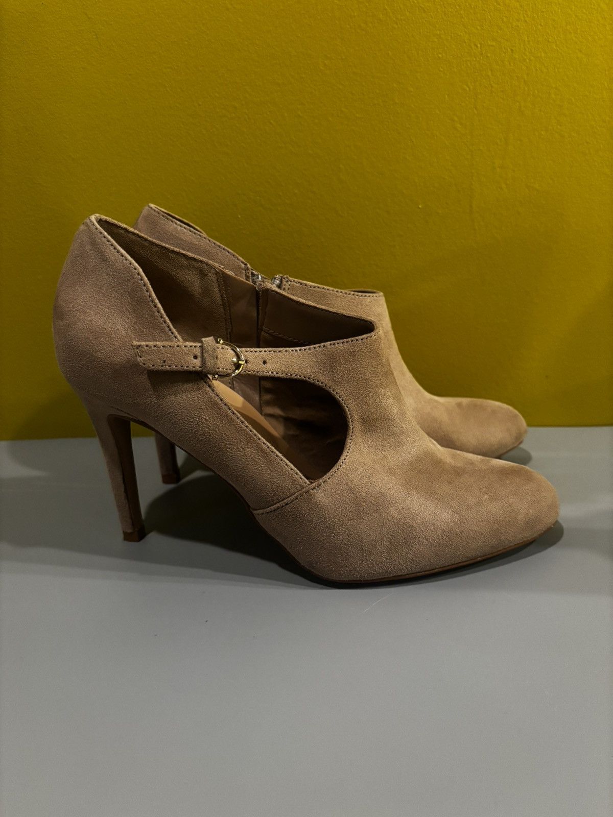 Other Beige suede 4” heels2705 Size US 7.5 / IT 37.5 - 4 Thumbnail