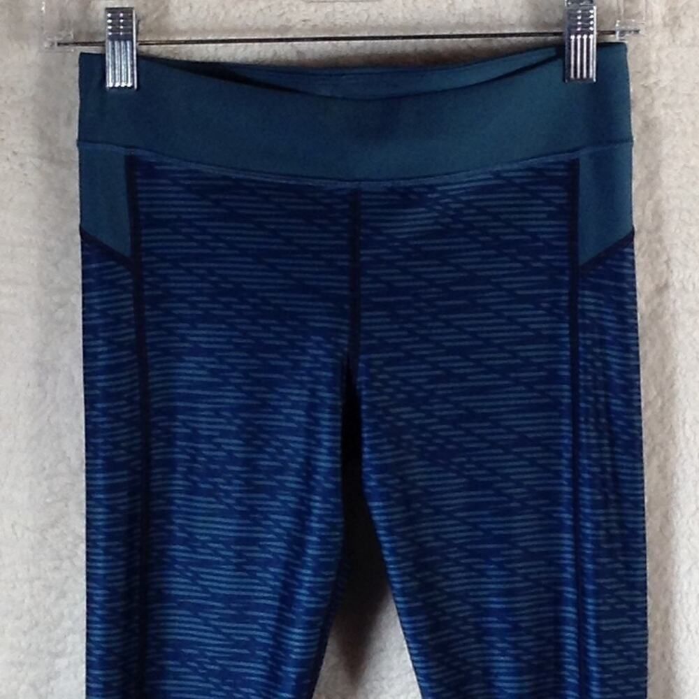 Under Armour Under Armour Womens S HeatGear Capri Leggings Health Goth Cy Size 27" / US 4 / IT 40 - 5 Thumbnail