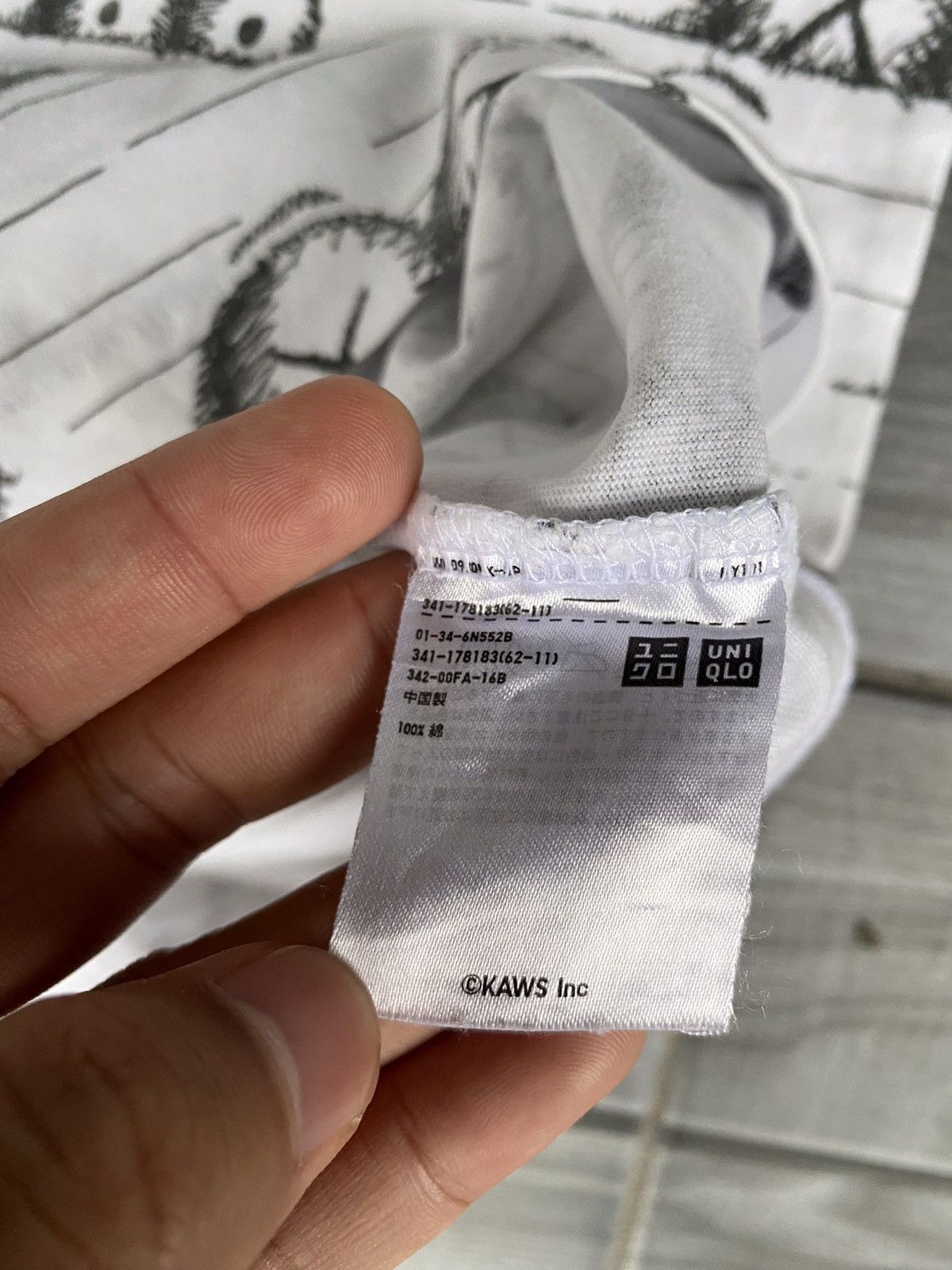 Japanese Brand × Kaws × Uniqlo Uniqlo x kaws tee Size US L / EU 52-54 / 3 - 5 Thumbnail
