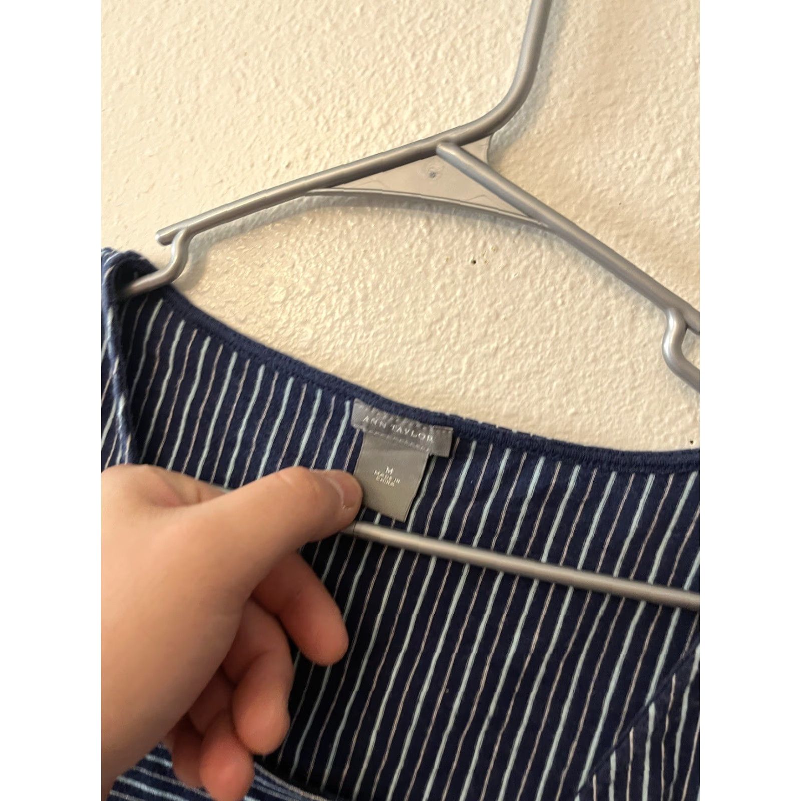 Ann Taylor Ann Taylor Loft Womens Blouse Shirt Cap Sleeve Blue Stripe M Size M / US 6-8 / IT 42-44 - 2 Thumbnail