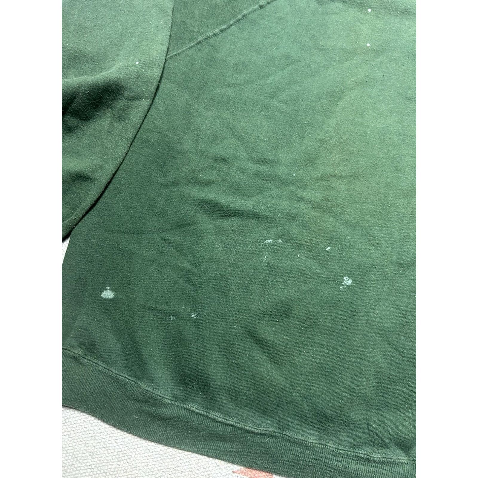 Vintage VINTAGE Sweatshirt Crewneck Green Raglan Distressed Paint 80s 70s M Mens Size US M / EU 48-50 / 2 - 2 Thumbnail