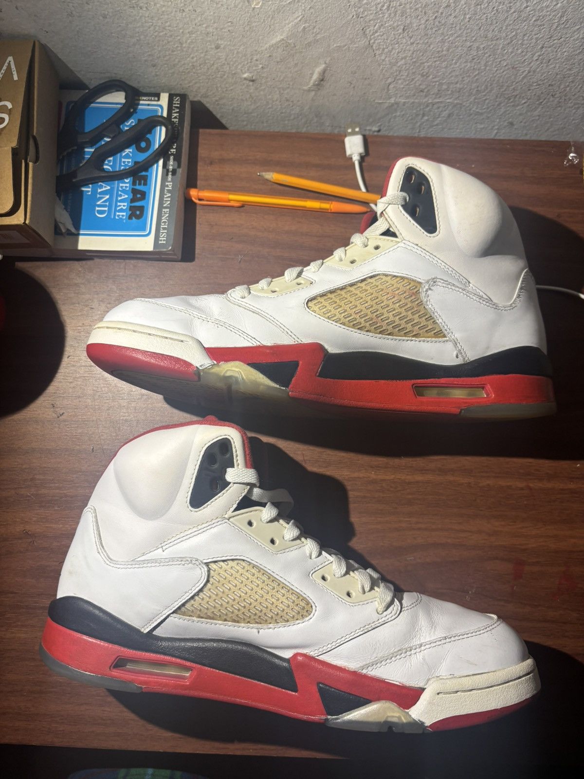 Jordan Brand Jordan 5 fire red 2013 Size US 11.5 / EU 44-45 - 2 Thumbnail