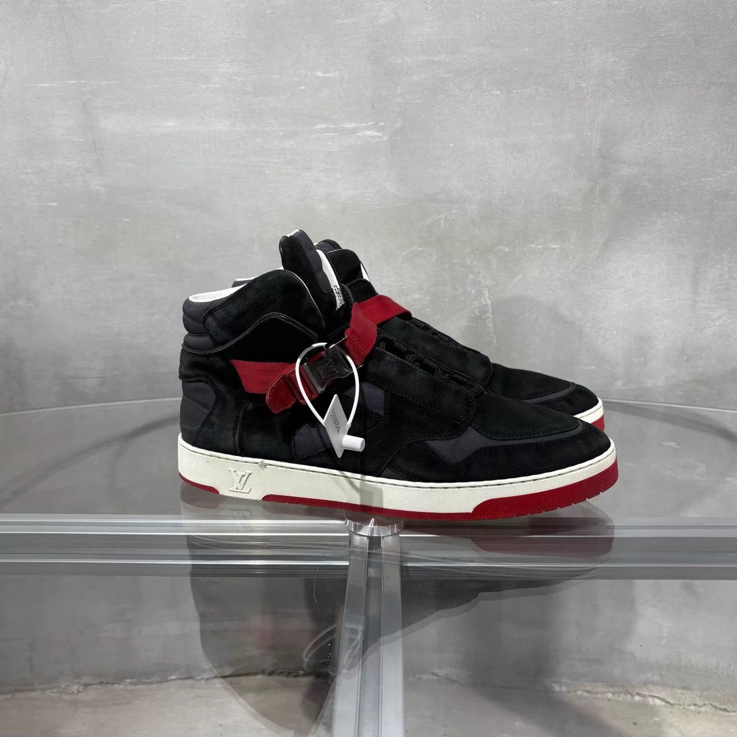Louis Vuitton LV hi-top sneakers black metallic buckle velcro Size US 9.5 / EU 42-43 - 4 Thumbnail
