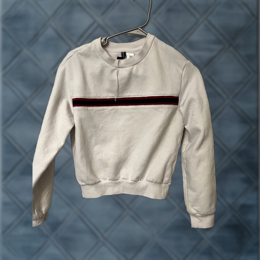 H&M H&M Divided Women's White W/ Stripe Crew Neck Pullover Sweatshirt XS Size White Casual Pullover Women XS White Vintage? Size XS / US 0-2 / IT 36-38 - 1 Thumbnail