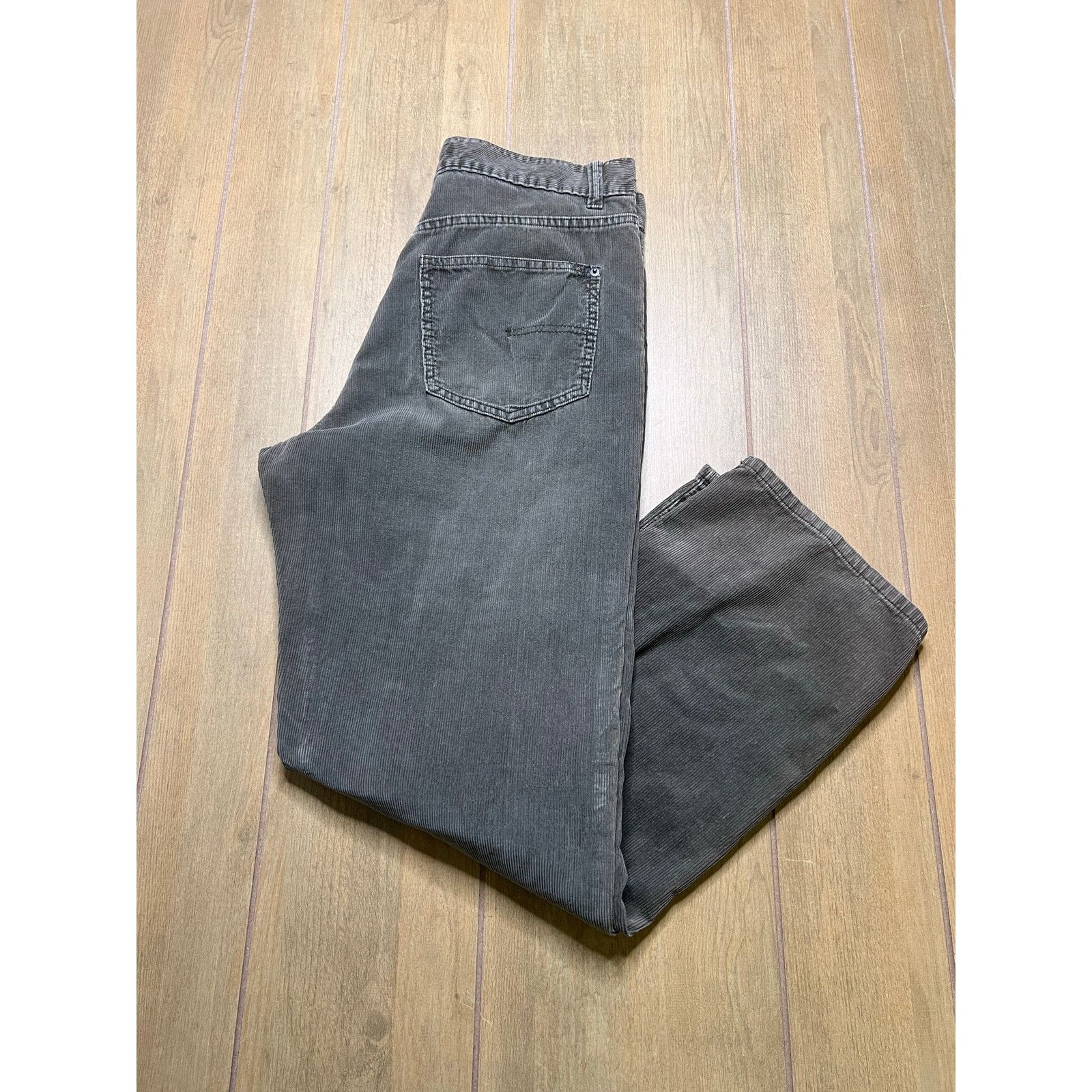 Calvin Klein Vintage Calvin Klein Corduroy Jean Sz 33x30 Straight Leg Y2K Size US 33 - 11 Thumbnail