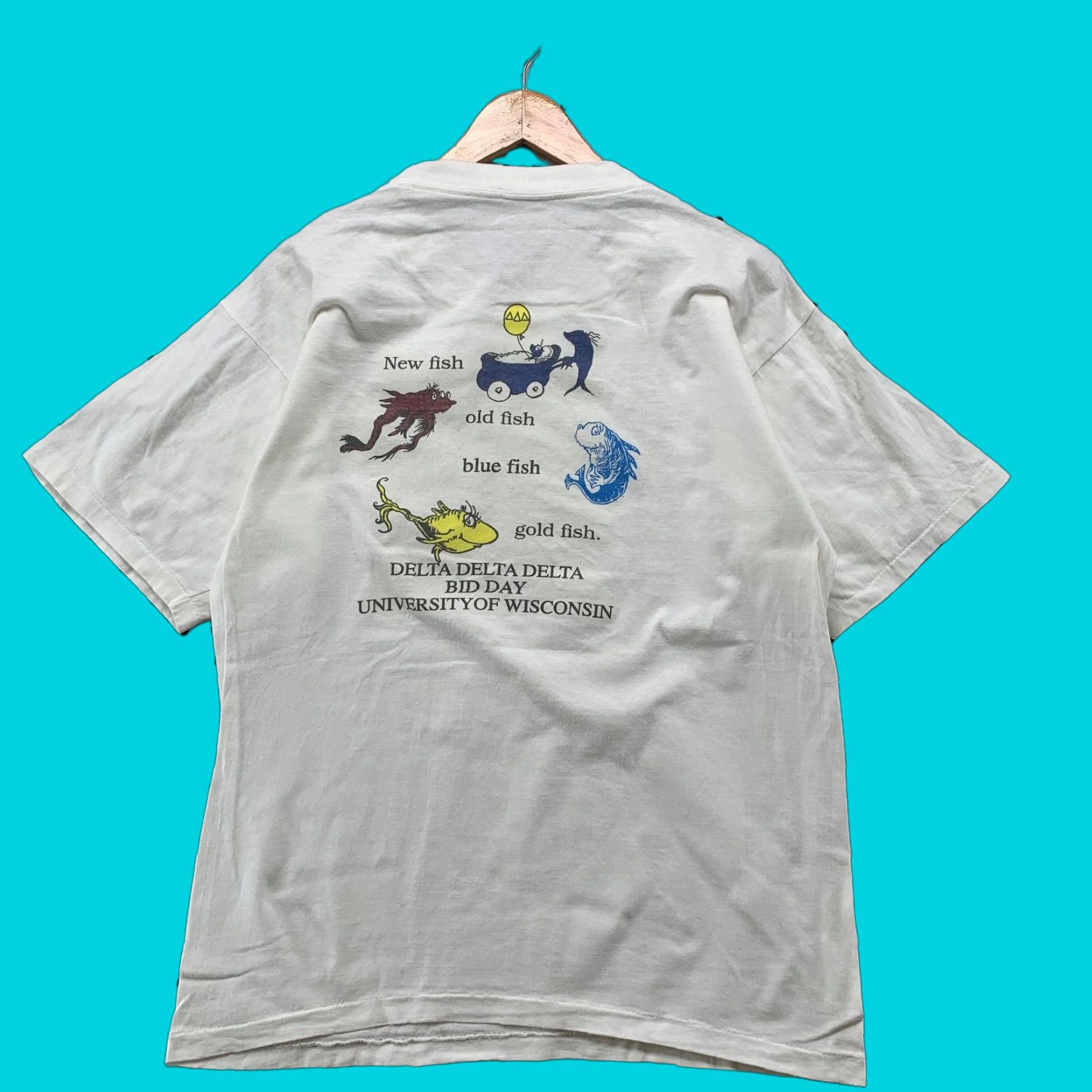 VINTAGE Dr Seuss Tri Delta Shirt Mens L Single Stitch Fish Wisconsin Shirt Men 90s University Beige Cotton T-Shirt