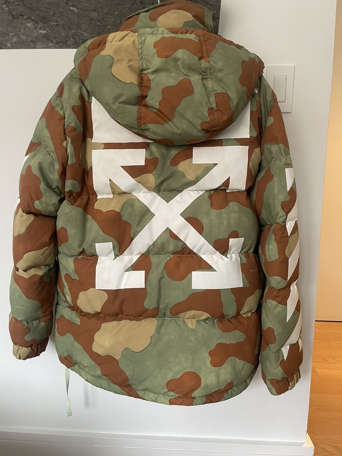 Off white camo puffer hotsell